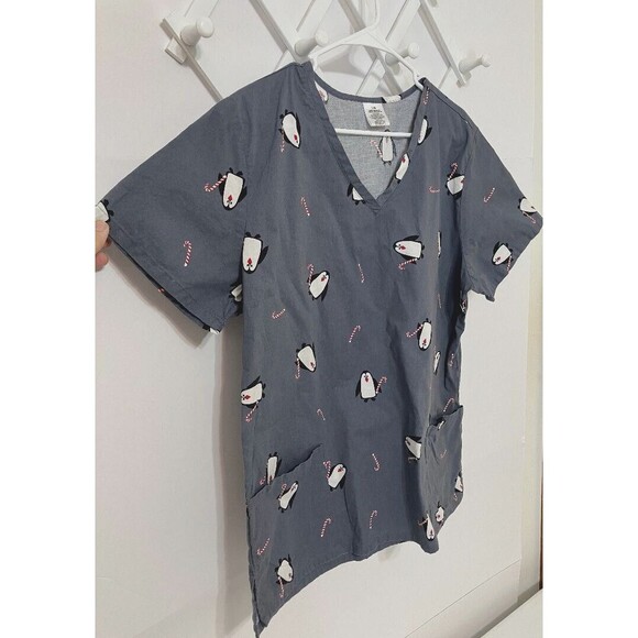 Nursing Scrub Top Women’s L Gray Christmas Penguin Print Candy Cane Uniform - Picture 4 of 8
